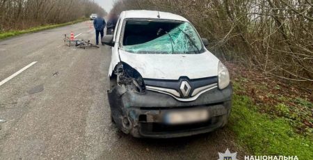 На Київщини водій автомобіля Renault збив на смерть велосипедиста (фото)