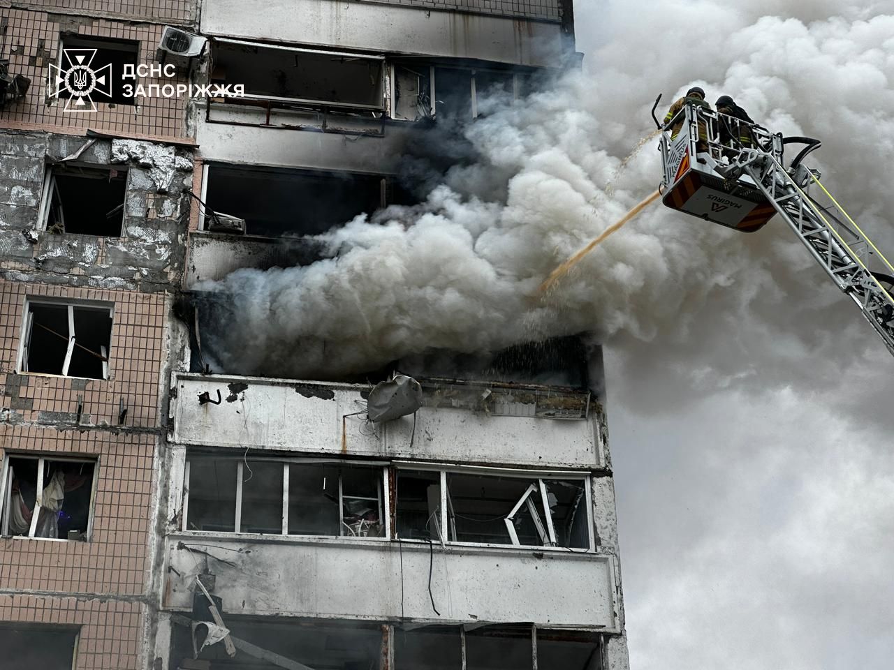 У Запоріжжі кількість постраждалих внаслідок російського авіаудару збільшилася до 30 людей (фото, відео)