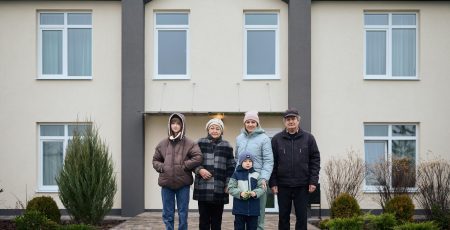 У Тарасівці на Київщині відкрили п’яту чергу «Містечка Хансена» для родин ВПО з прифронтових областей