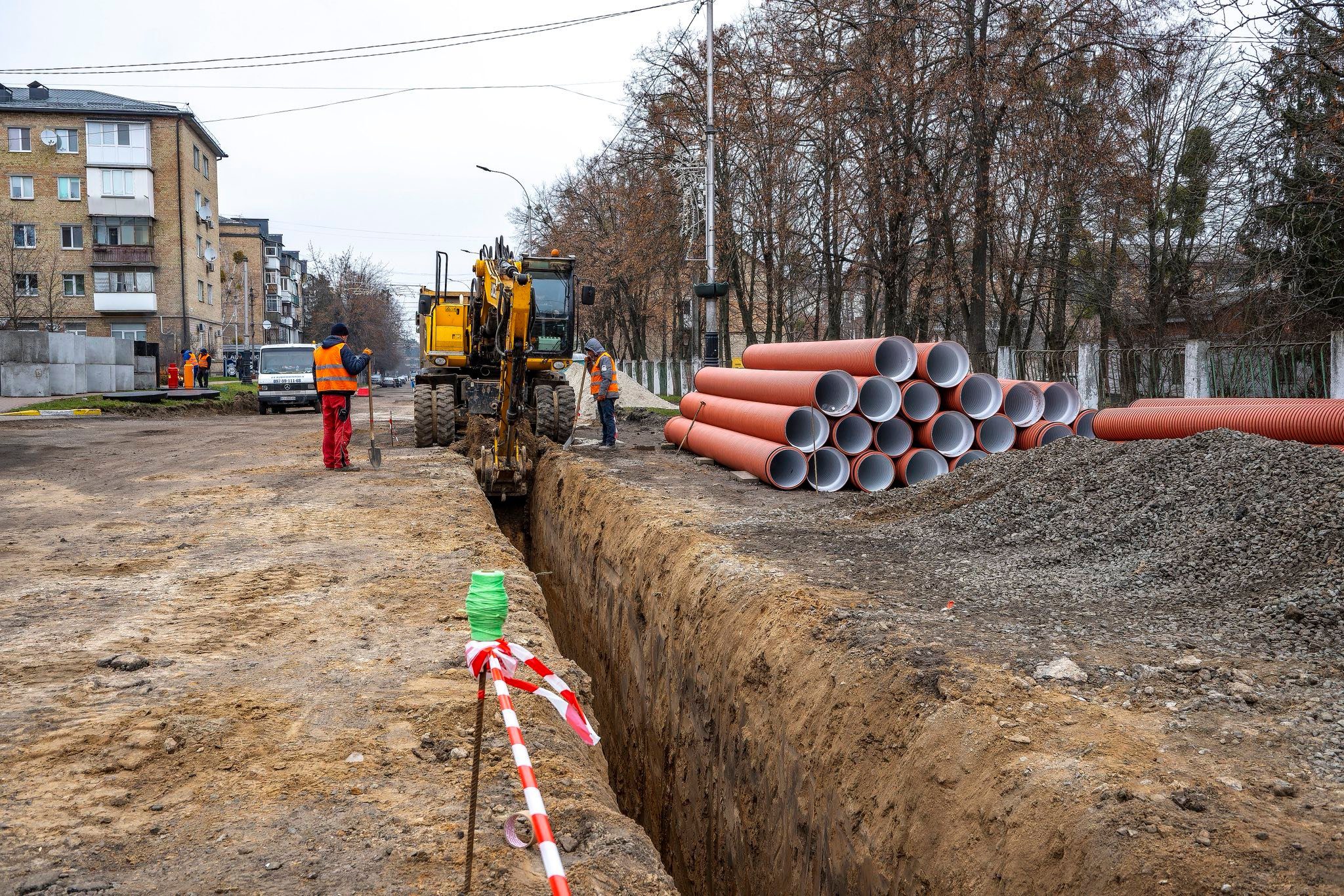На вулиці Енергетиків у Бучі розпочали масштабні роботи з водовідведення