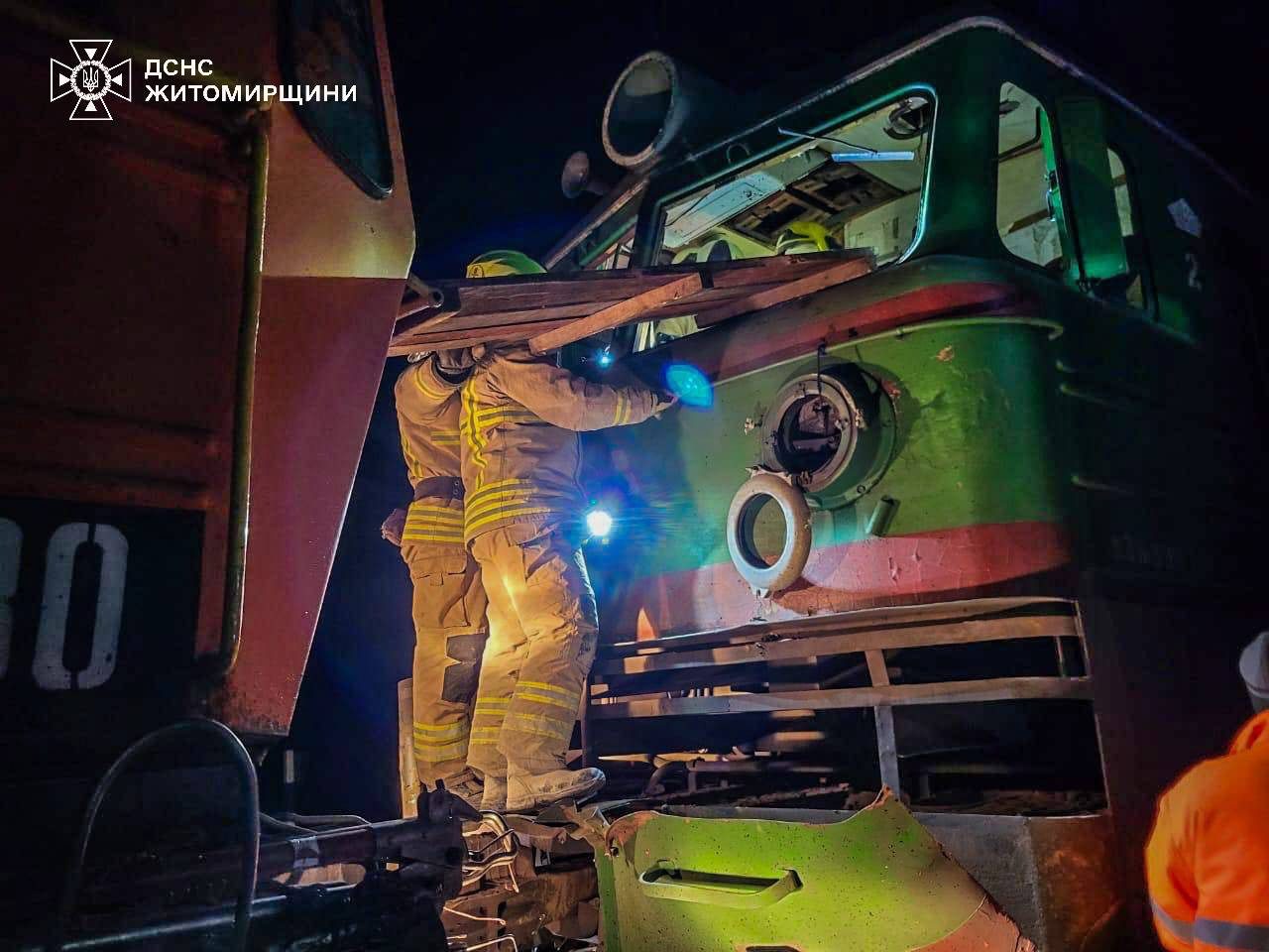 Вантажний поїзд зійшов із рейок біля Коростеня через атаку шахеда (фото)