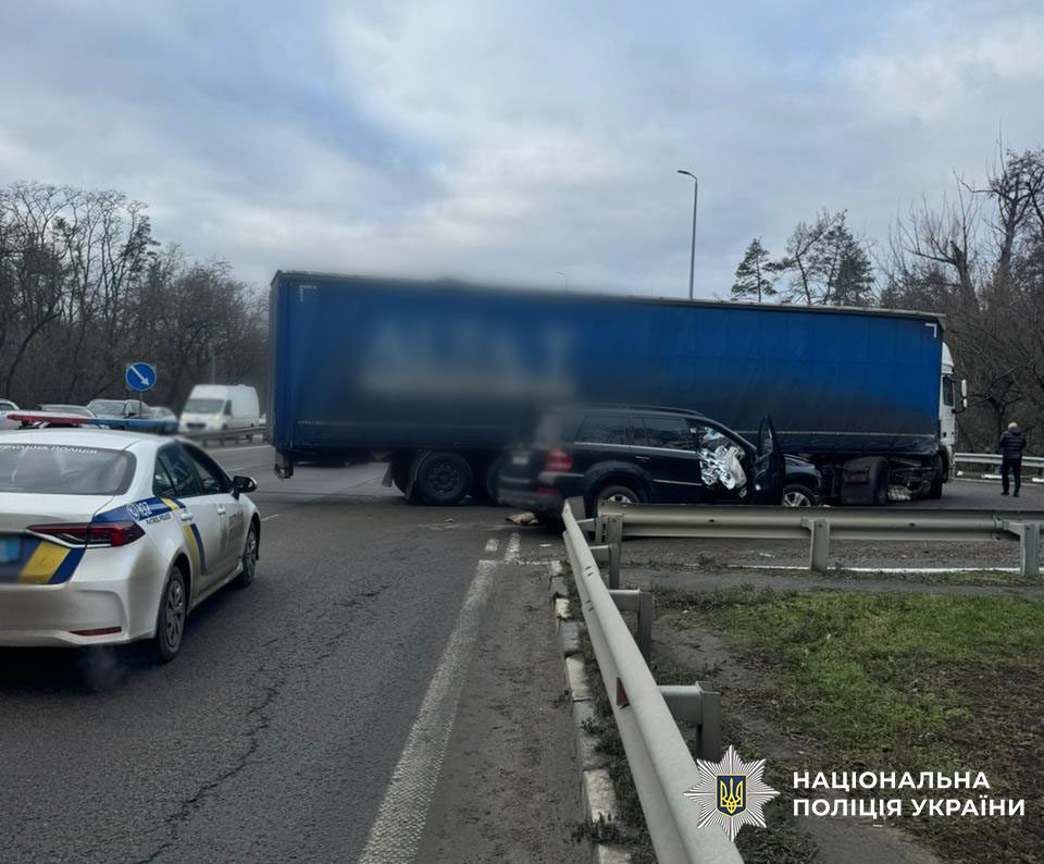 У ДТП на Берестейському шосе загинув 16-річний хлопець (фото) У ДТП на Берестейському шосе загинув 16-річний хлопець (фото)