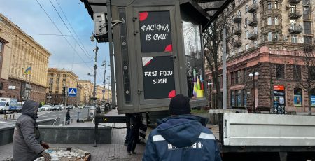 На Хрещатику демонтували перший МАФ, у якого закінчився строк дії дозвільних документів