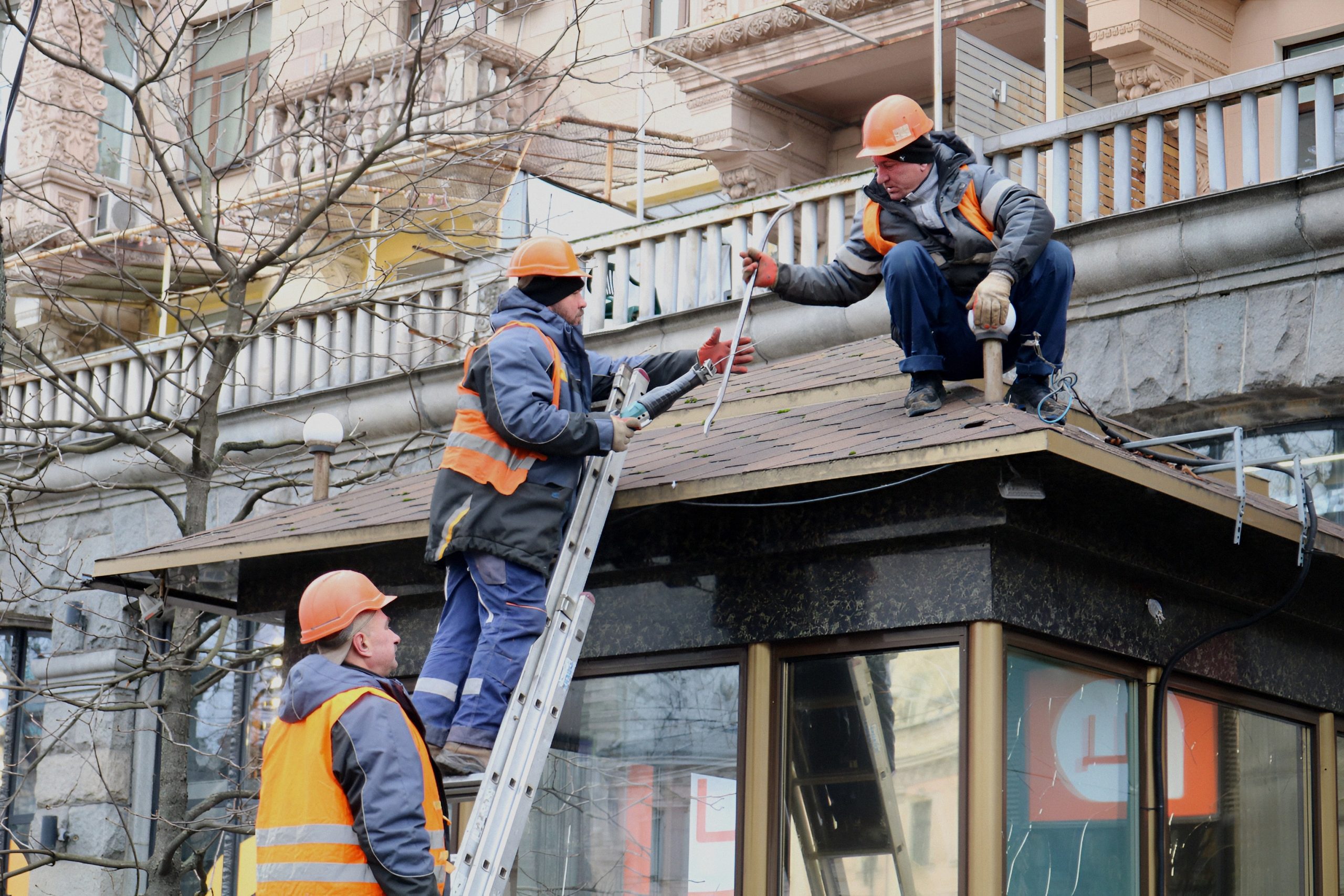 На Хрещатику демонтували перший МАФ, у якого закінчився строк дії дозвільних документів