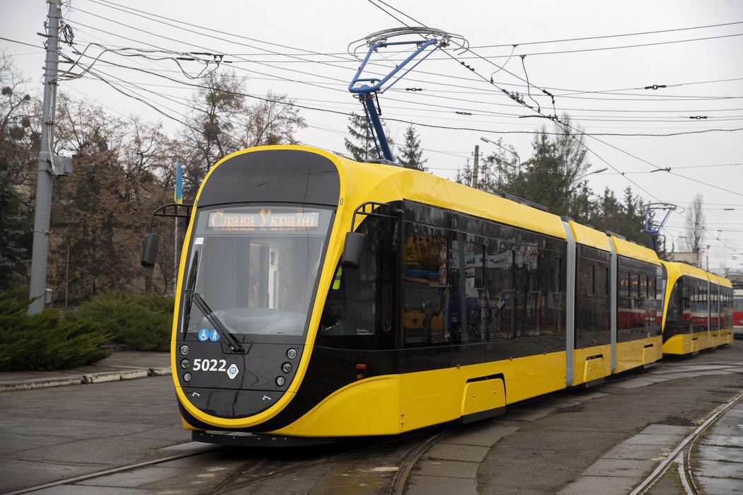 Два нових трамвайних вагони вже курсують на столичному маршруті № 27 (фото) На сім столичних маршрутів вийшли нові трамваї та автобуси (фото)