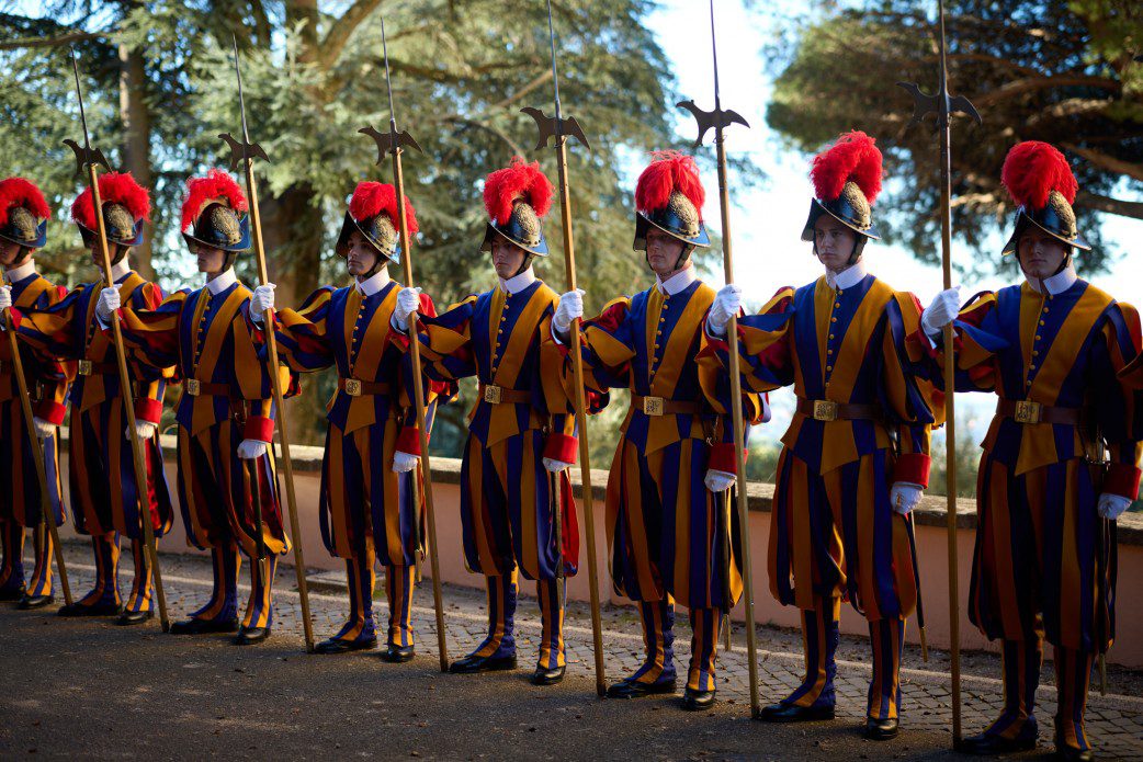 Зеленський відвідав Папу Римського в літньої резиденції Кастель-Гандольфо та запросив його в Україну Зеленський відвідав Папу Римського в літньої резиденції Кастель-Гандольфо та запросив його в Україну