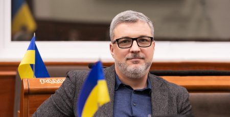 Посадовцям КМДА повідомлено про підозри через встановлення Колеса огляду на Подолі