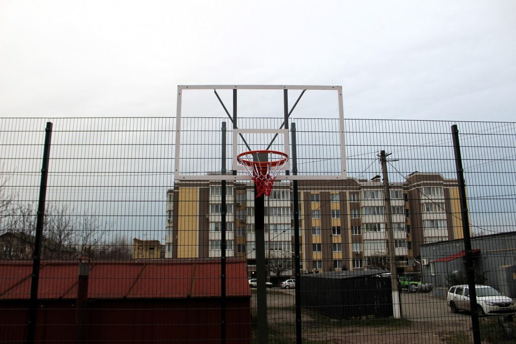 У Святопетрівському відкрили оновлений волейбольно-баскетбольний майданчик