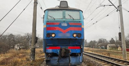 На Київщині під колесами потяга Варшава–Київ загинув чоловік