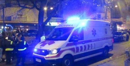 На Хрещатику чоловік вдарив перехожого - постраждалий у лікарні, нападника затримали