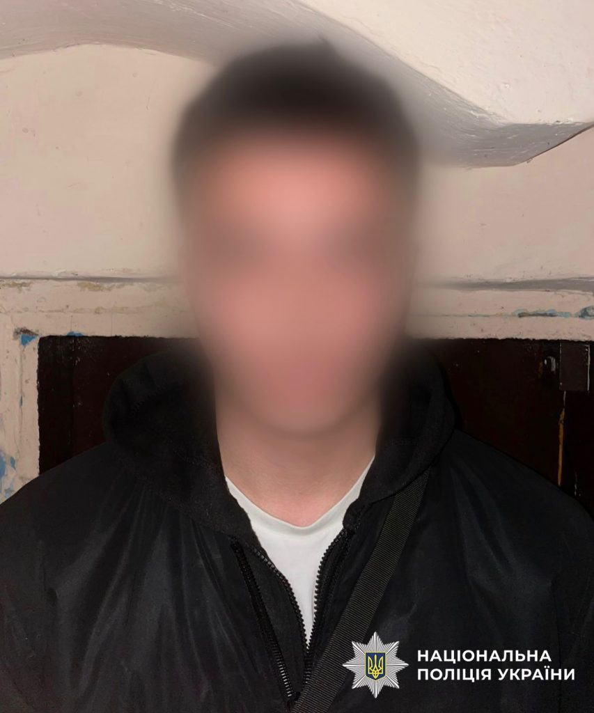 На Хрещатику чоловік вдарив перехожого - постраждалий у лікарні, нападника затримали