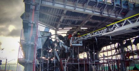 На Київщині ліквідували пожежі, що виникли внаслідок атаки рф, у Фастові діє мобільний вокзал