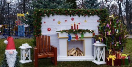 До зимових свят у кожному районі Києва облаштували урочисті локації (перелік)