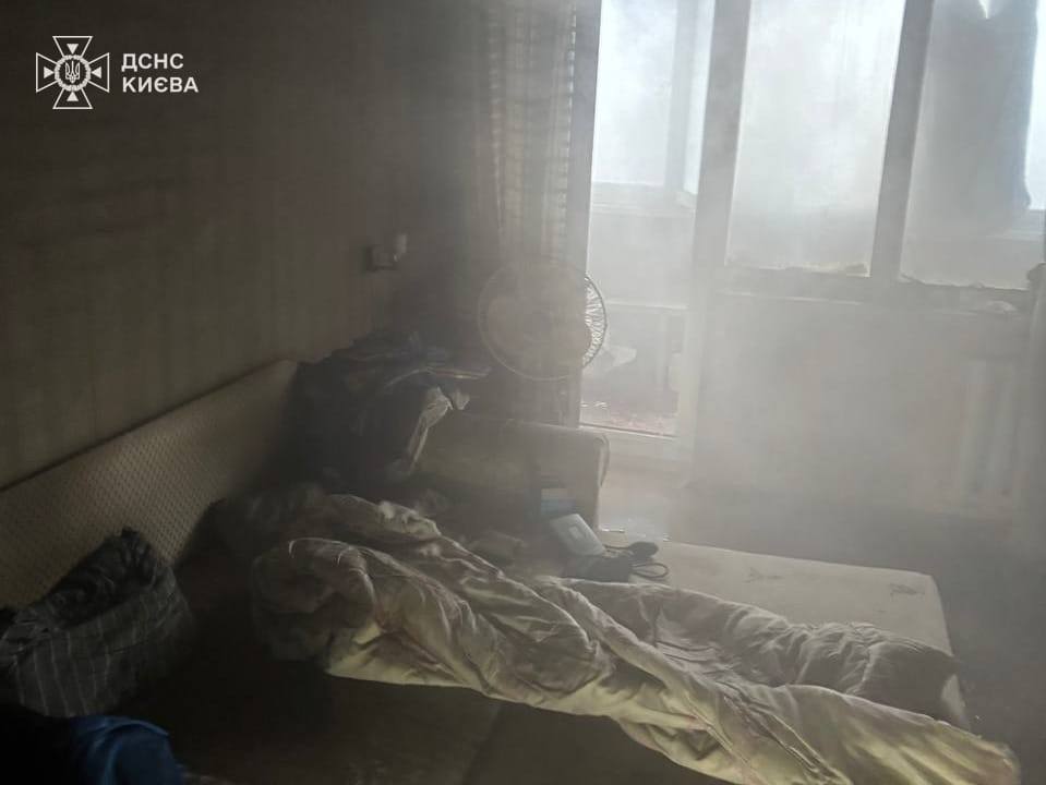 У Києві за ранок неділі при пожежах загинули дві людини