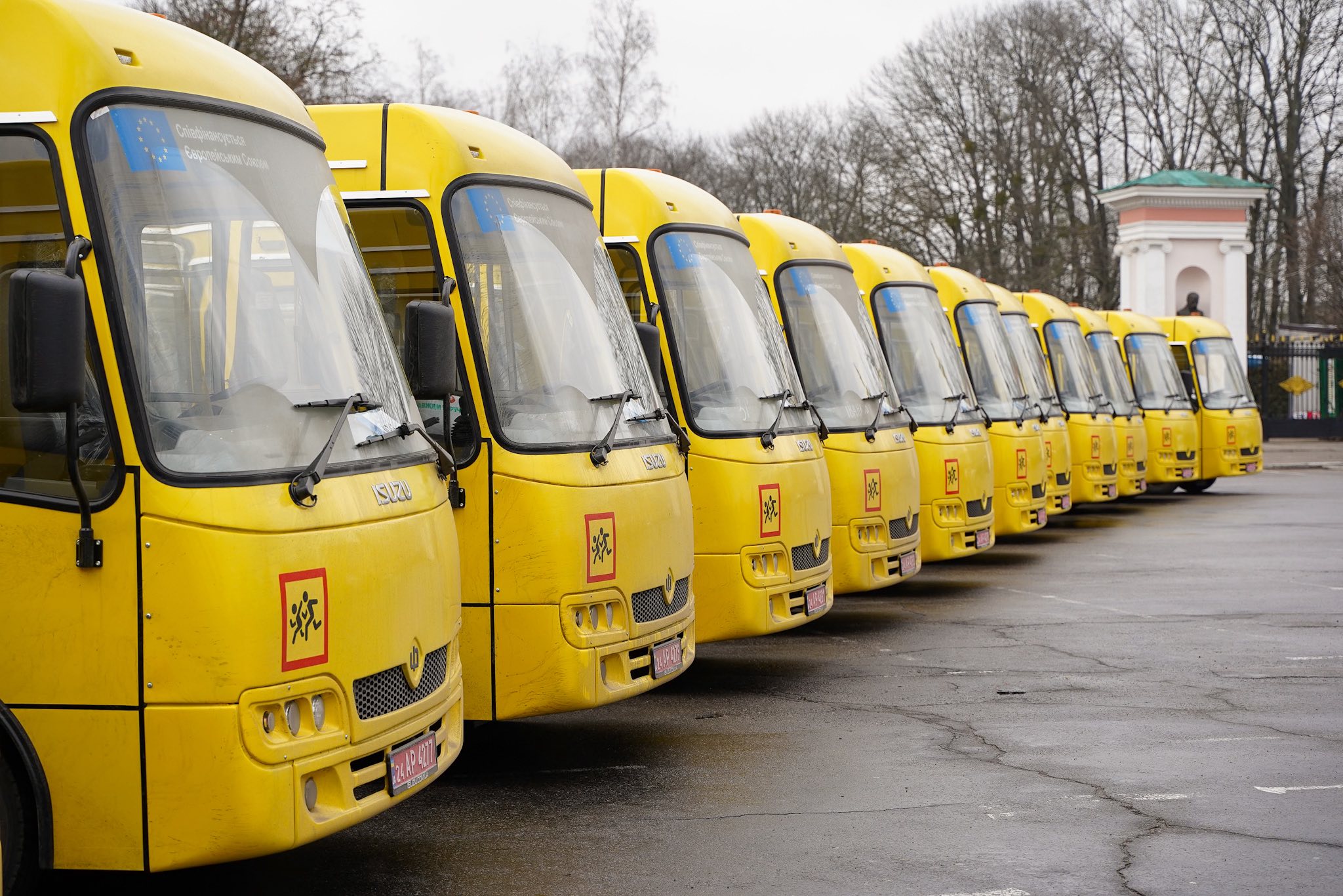 Микола Калашник: Громади Київщини отримали 12 шкільних автобусів