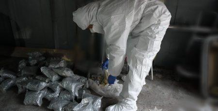 В учасників наркоугрупування, які фасували психотропи в гаражі у Києві, вилучили "товару" на 95 млн грн