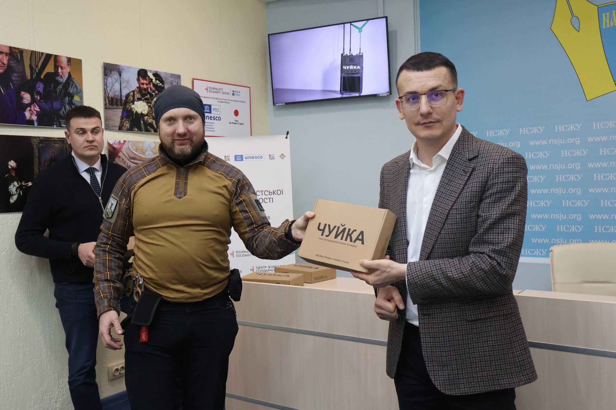 НСЖУ передала воєнкорам п’ять детекторів дронів «Чуйка» (фото)