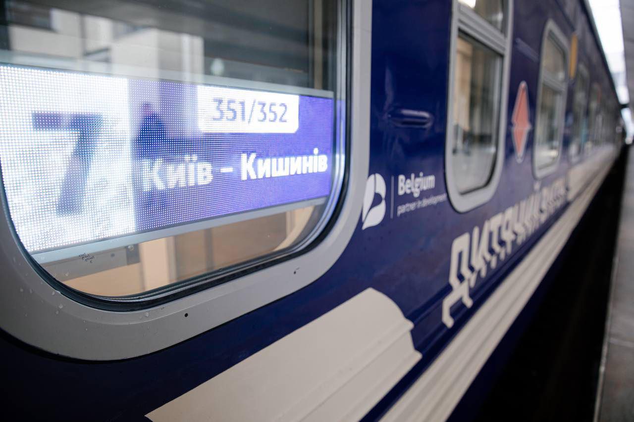 Укрзалізниця додала вагонів у потяги з Києва та Одеси до Кишинева