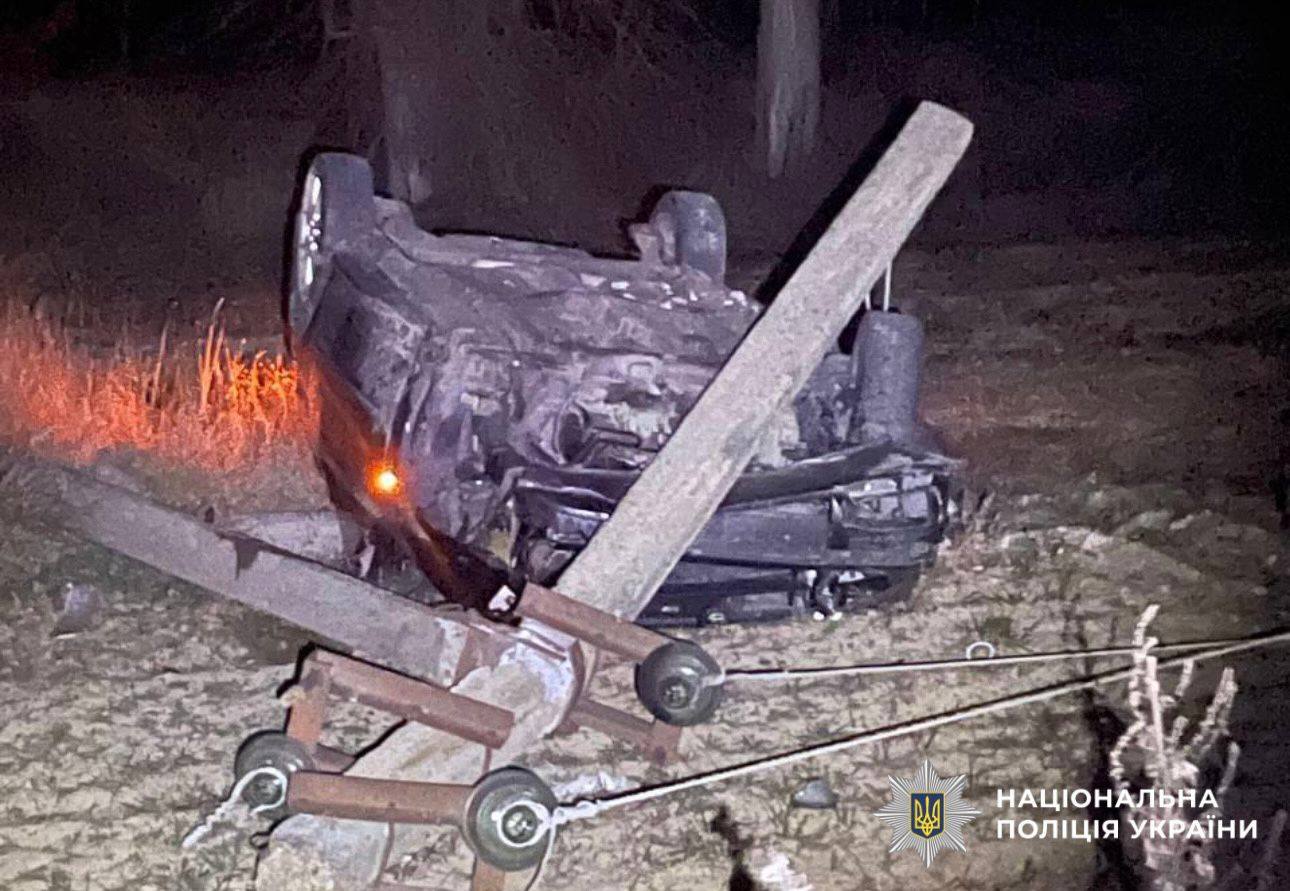 На Білоцерківщині водій напідпитку скерував авто в електроопору - загинув пасажир