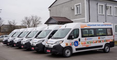 Шість громад Київщини отримали інклюзивні автомобілі для ветеранських просторів