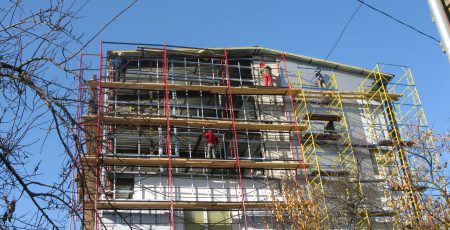 Відновлення понівеченої росіянами 4-поверхівки в Милі оцінили в 7 млн гривень