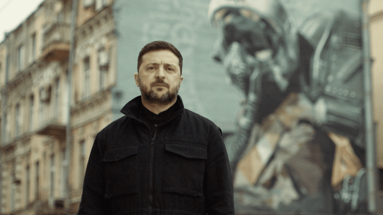 Дякуємо всім, хто змінив власне життя, аби життя незмінно було в Україні, - Зеленський у День ЗСУ