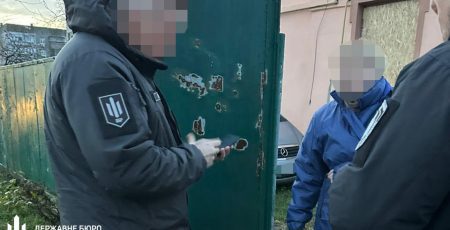 ДБР викрило багатомільйонні фейкові виплати у військовій частині на Київщині