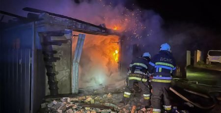 Минулої ночі у Гостомелі у палаючому приватному будинку постраждала жінка