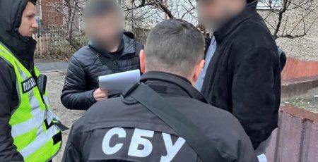 У Києві судитимуть учасників схеми фіктивних шлюбів для іноземців за тисячі доларів (фото)