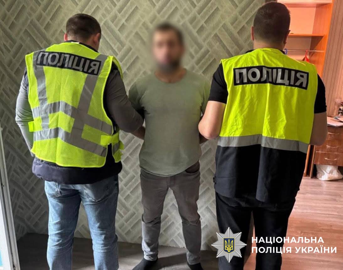 У Києві двох іноземців засудили за розбій із гранатою до 8 років (фото)