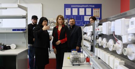 У професійному ліцеї міста Українка відкрито оновлений центр електромонтажних технологій