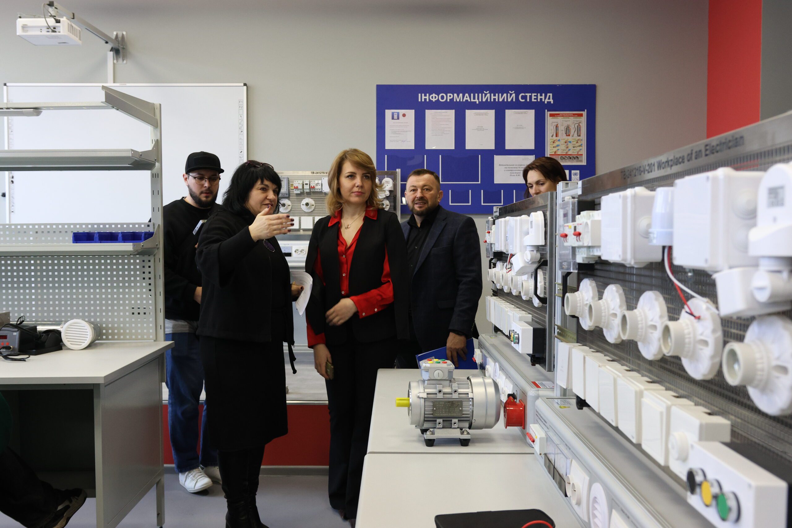 У професійному ліцеї міста Українка відкрито оновлений центр електромонтажних технологій
