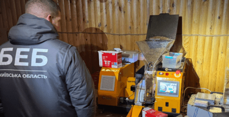 БЕБ ліквідувало підпільний цех із виготовлення сигарет на Київщині