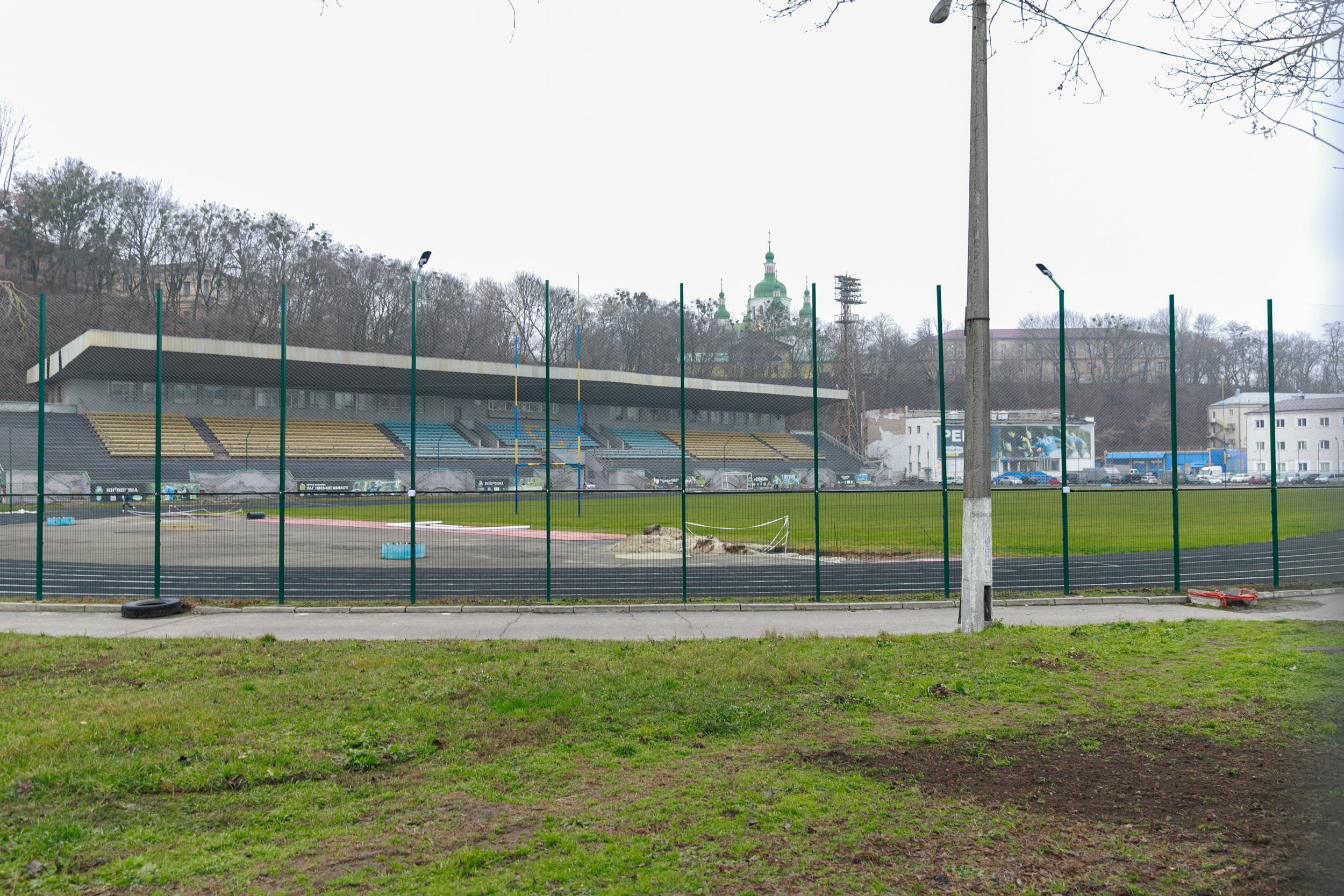 На Подолі триває відновлення стадіону «Спартак» (фото)