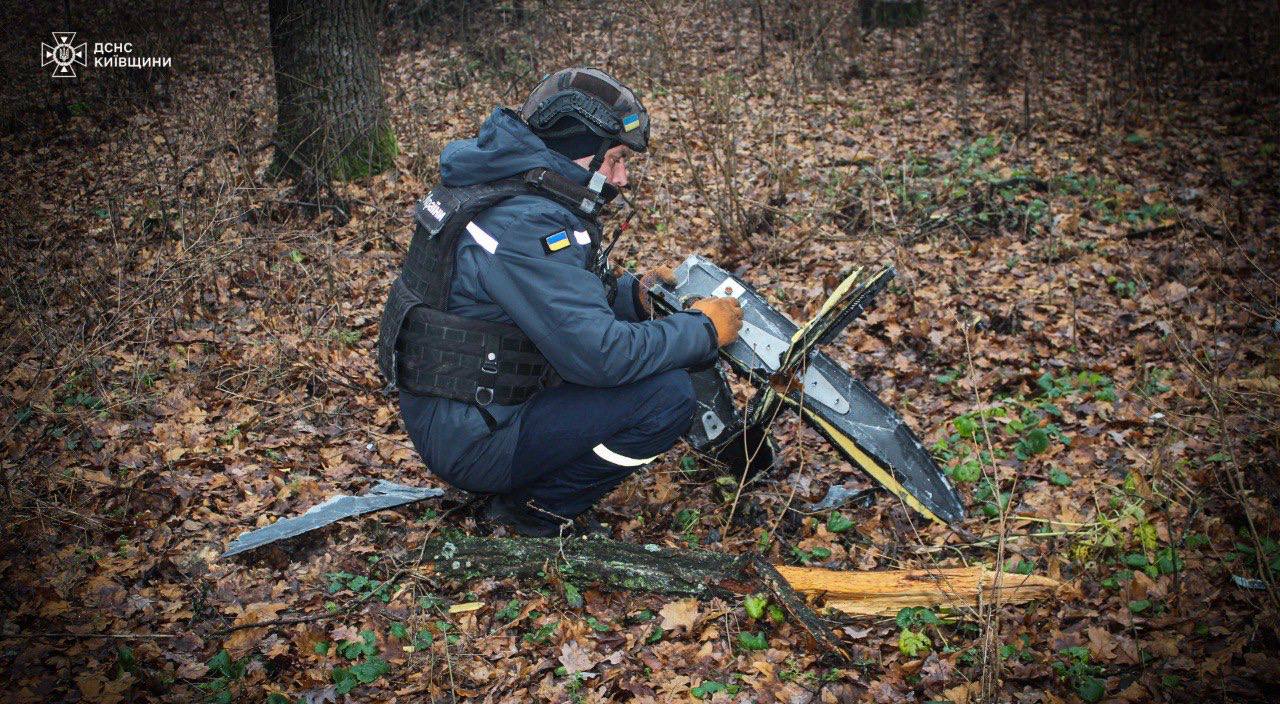 У Богуславській громаді в лісі знайшли уламки БПЛА “Герань-2” з бойовою частиною