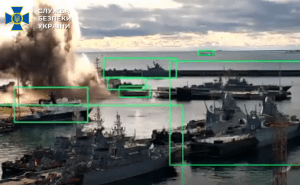 Дрони СБУ вперше вразили підводний човен рф у Новоросійську (відео)