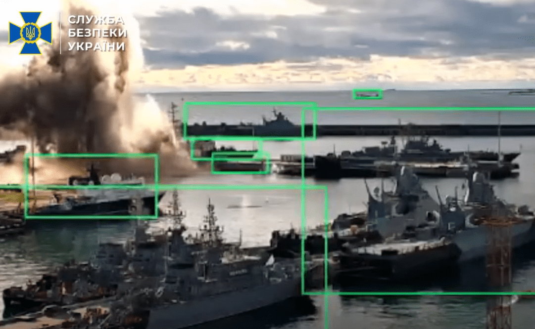 Дрони СБУ вперше вразили підводний човен рф у Новоросійську (відео)