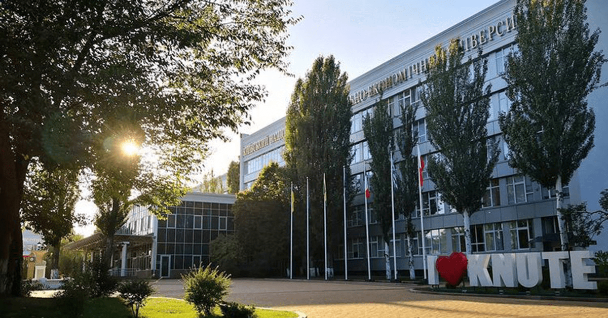 На даху корпусу ДТЕУ в Києві за 15,9 млн гривень встановлять сонячні панелі