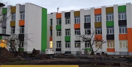 У Макарові завершуються роботи з відновлення ліцею №2