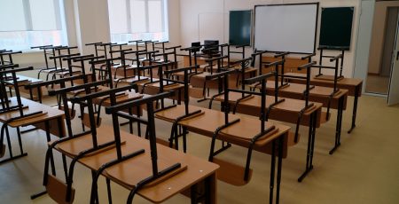 Кабмін пропонує закладам освіти всіх рівнів перейти на дистанційне навчання чи продовжити канікули до 19 січня