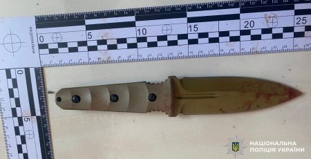 Напад у школі Києва: 39-річна вчителька та 14-річний школяр у важкому стані у реанімації