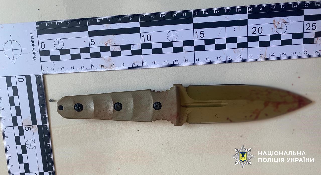 Напад у школі Києва: 39-річна вчителька та 14-річний школяр у важкому стані у реанімації