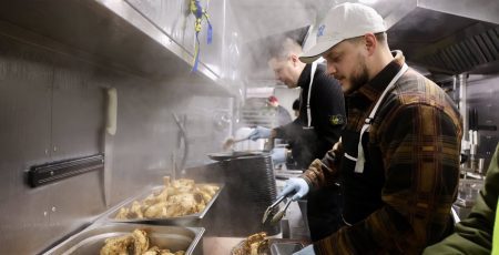 Микола Калашник: Благодійний фудтрак «Їжа без кордонів» запрацював на Бориспольщині