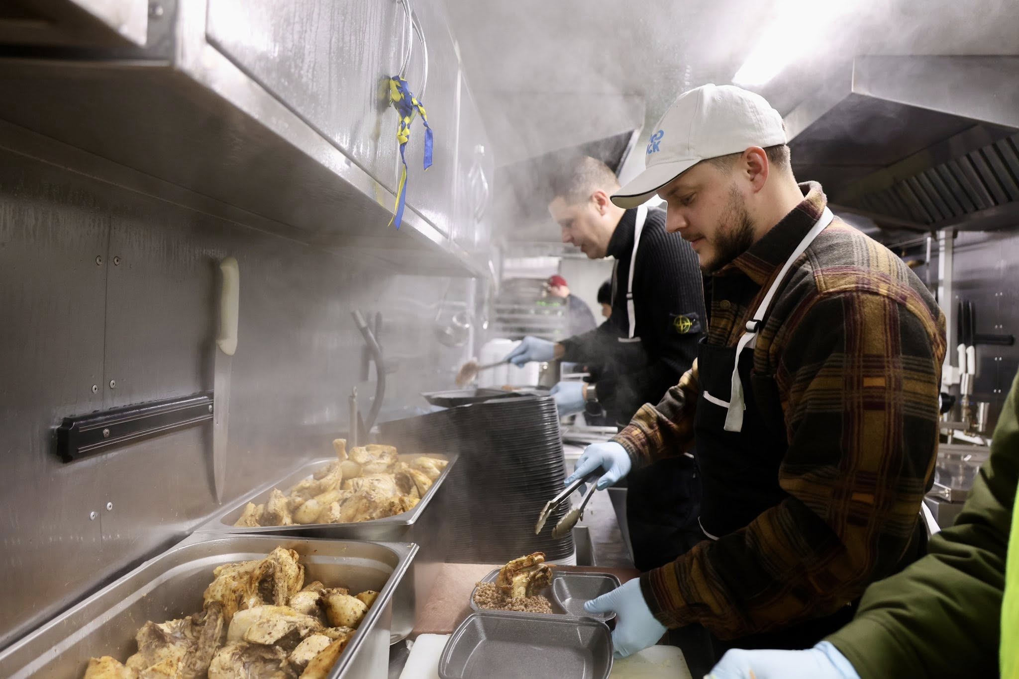 Микола Калашник: Благодійний фудтрак «Їжа без кордонів» запрацював на Бориспольщині