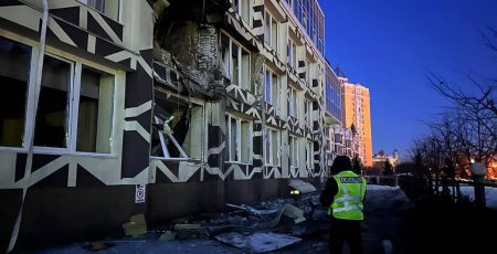 Через влучання БпЛА у приватну клініку на Оболоні загинув чоловік, щонайменше ще три особи постраждали