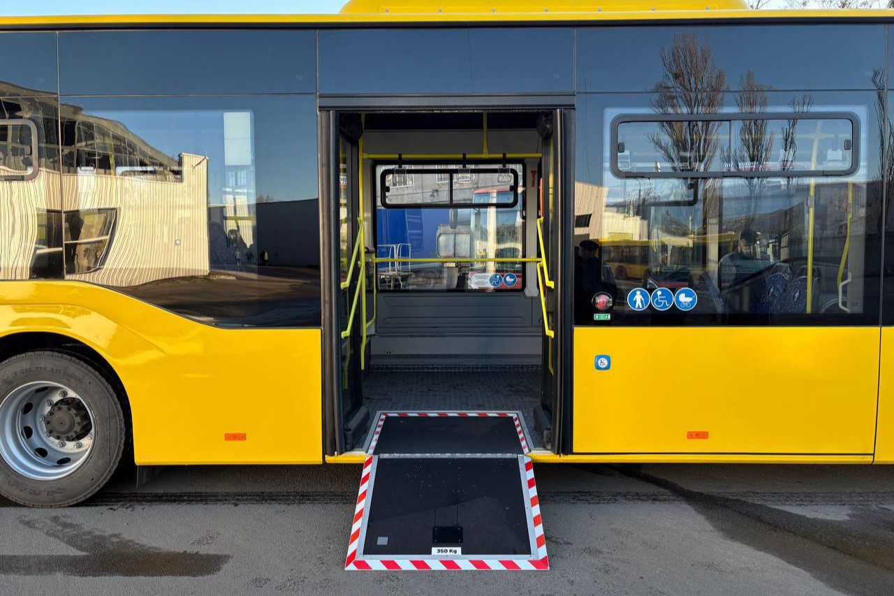 У столиці на маршрути вийдуть ще 20 нових автобусів (фото)
