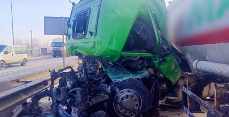 На Броварщині зіткнулись дві вантажівки: 56-річний водій Scania помер на місці події (фото)