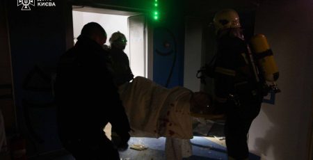 Через влучання БпЛА у приватну клініку на Оболоні загинув чоловік, щонайменше ще три особи постраждали (фото)