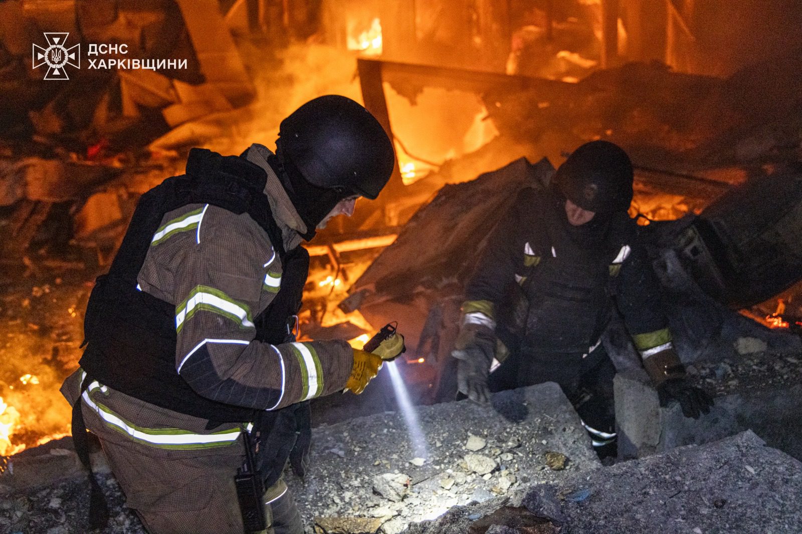 Комбінована атака рф по передмістю Харкова: 4 людей загинуло, зруйновано поштовий термінал (фото, відео)