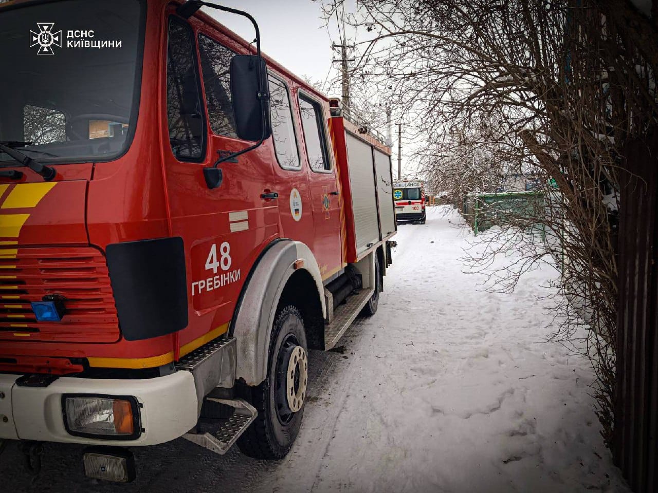 На Білоцерківщині рятувальники витягли чоловіка з криниці (фото)